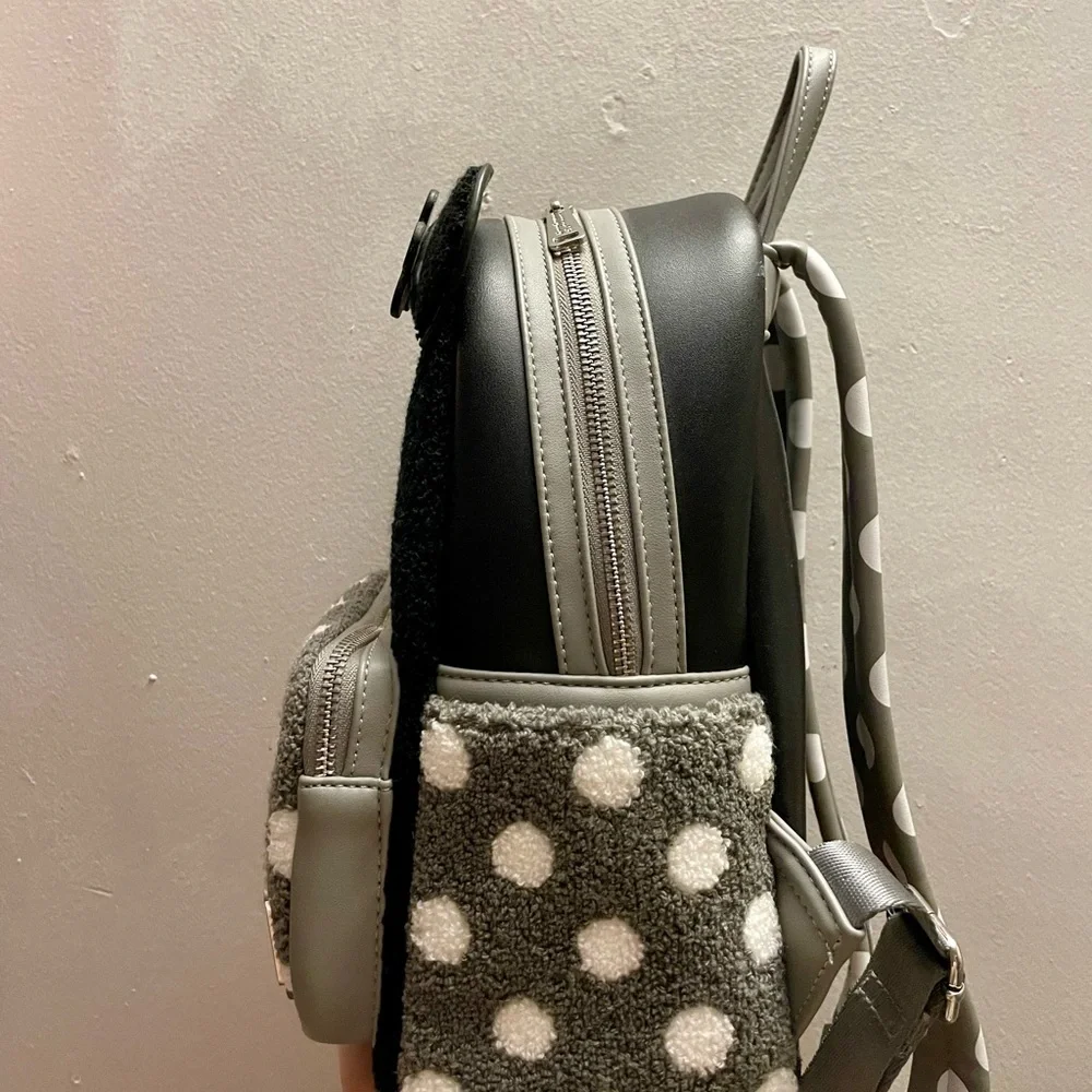 Loungefly Black and White Minnie Mouse Backpack - Picture 6 of 6